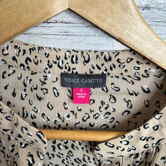 Vince camuto tan black blouse top  waterfall sleeve size small - Picture 6 of 9